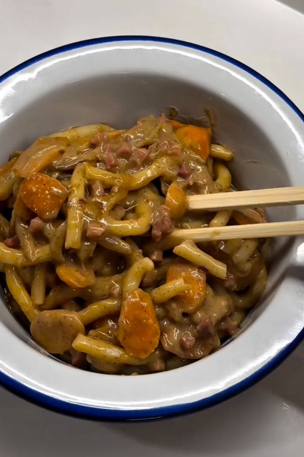 Noodles con salsa de cacahuete NATUVID: receta fácil, rápida y llena de sabor