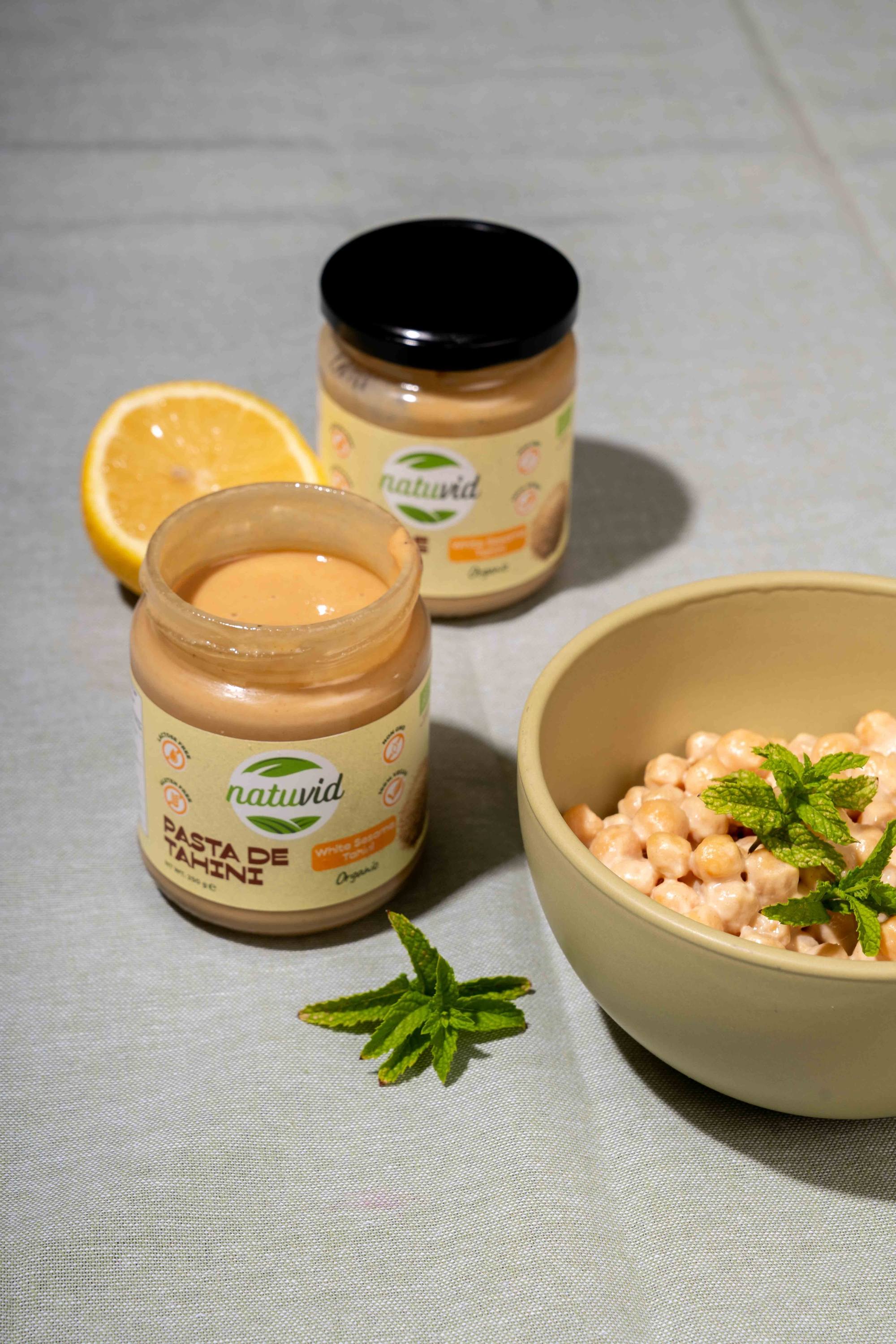 Ensalada de garbanzos con pasta de tahini, pasta 100% de sésamo.