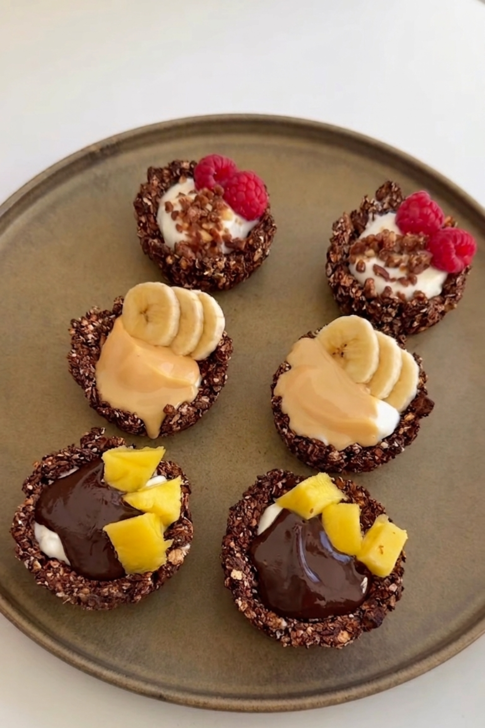 Bocados de Chocolate, Fruta y Crema de Frutos Secos: El Capricho Saludable que te va a Enamorar